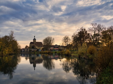 15.11.2025 - Ulrich Seidel - Regiswindiskirche mit Neckar zur goldenen Stunde