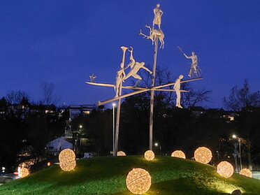 15.12.2025 - Hans-Peter Schwarz - Advents-D&auml;mmerung am H&ouml;lderlin-Kreisel