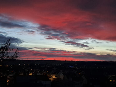06.12.2025 - Rose Hess - O Heiland, rei&szlig; den Himmel auf - Adventslied am Morgenhimmel