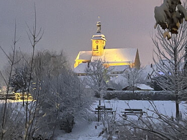 26.01.2026 - Renate Brauch - Regiswindiskirche am fr&uuml;hen Morgen im Winter