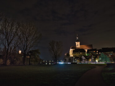 20.03.2026 - Ulrich Seidel - Regiswindiskirche mit Rathausburg bei Nacht