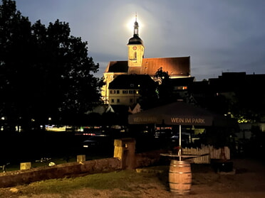 29.05.2026 - Gudrun Stricker - Mond hinter der Regiswindiskirche
