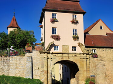 September 26 - Martin Braunbeck - Neues Heilbronner Tor von Osten mit dem Turm der Martinskirche 