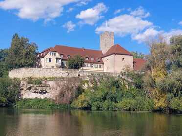 11.09.2026 - Hans-Peter Schwarz - Blick auf die Rathausburg