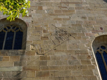 27.09.2026 - Siegfried Zimmermann - &Auml;lteste Sonnenuhr an der Regiswindiskirche
