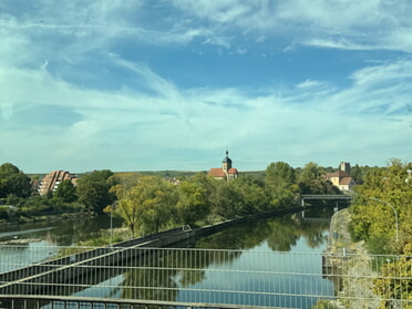 29.09.2026 - Patricia Keller - Regiswindiskirche und Rathaus von der B 27 Br&uuml;cke aus